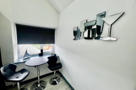 DIning Area - Breakfast Area