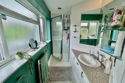 En-Suite to Master Suite