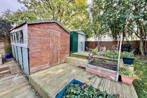 Sheds &amp; Garden Raised Beds