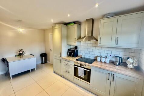 Kitchen / Dining Area