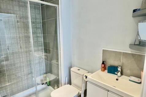 En-Suite Bathroom
