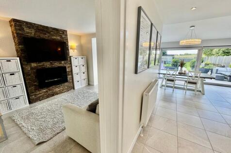 Snug / Kitchen 