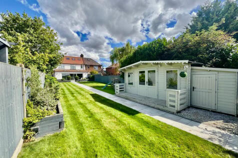 Garden &amp; Summer House / Office