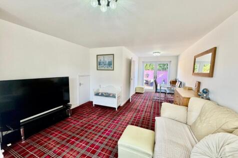Main Lounge / Dining Area