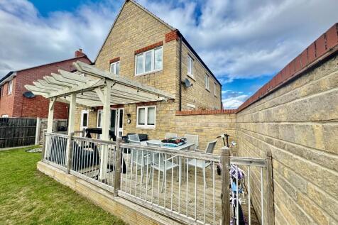 Decking &amp; Pergola