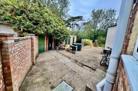 Shared Rear Garden