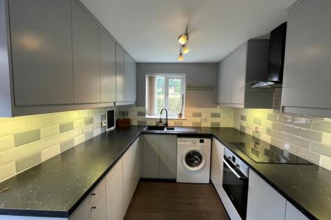 Fully Fitted Kitchen 