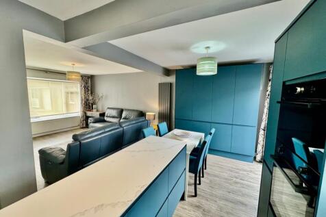 Dining Area &amp; Kitchen