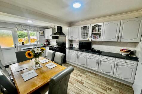 Dining Area &amp; Kitchen