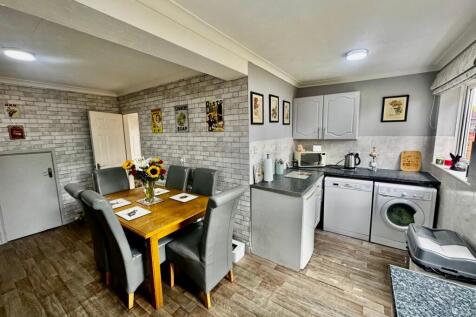 Dining Area &amp; Utility