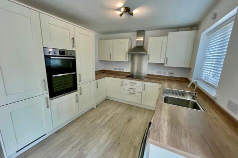 Fully Fitted Kitchen
