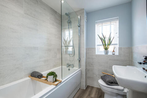 Interior view of the bathroom in our 4 bed Woodcote