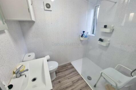 Shower Room / WC