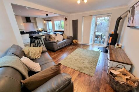 Open Plan Kitchen / Lounge