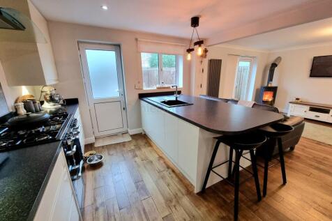 Open Plan Kitchen / Lounge