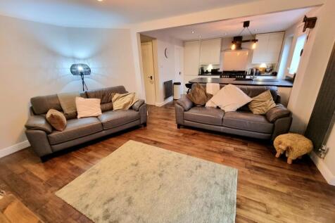 Open Plan Kitchen / Lounge