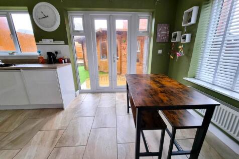 Kitchen/ Breakfast Room
