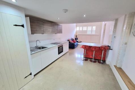 Open Plan Kitchen / Lounge