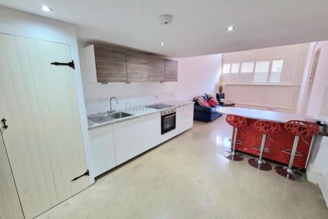 Open Plan Kitchen / Lounge