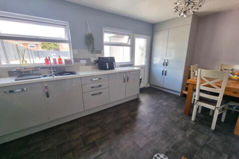 Kitchen/ Breakfast Room