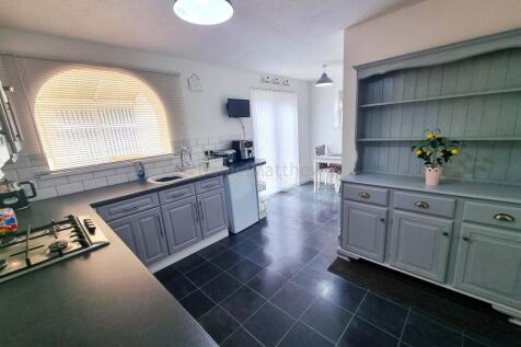 Kitchen/ Breakfast Room