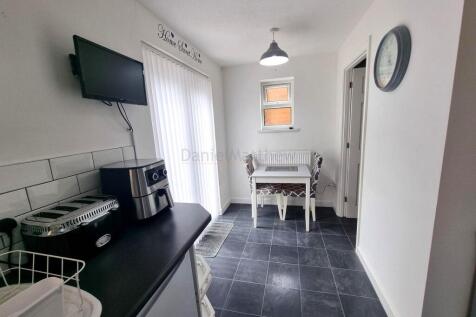 Kitchen/ Breakfast Room