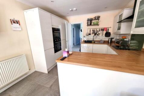 Kitchen/ Breakfast Room