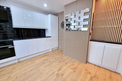 Kitchen/ Breakfast Room