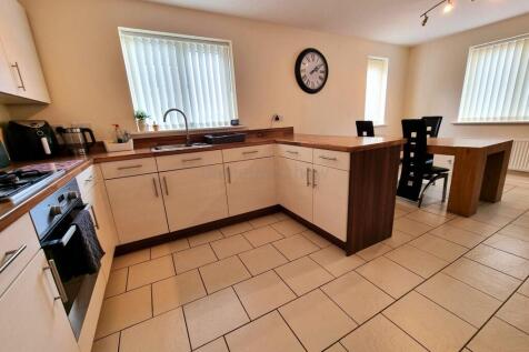 Kitchen/ Breakfast Room