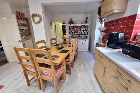 Kitchen/ Breakfast Room