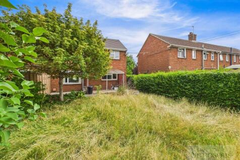 REAR GARDEN 2