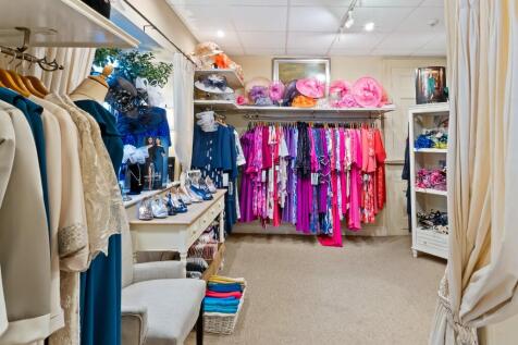Rear retail