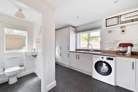 Utility &amp; cloakroom