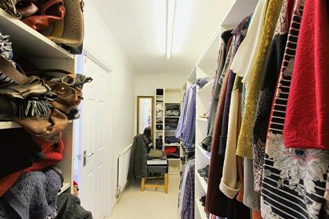 walk in wardrobe