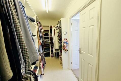 walk in wardrobe