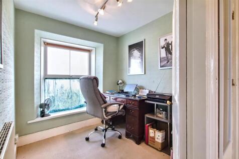 Bedroom 4/Home office