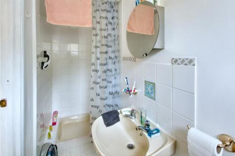 bedroom 3 en-suite