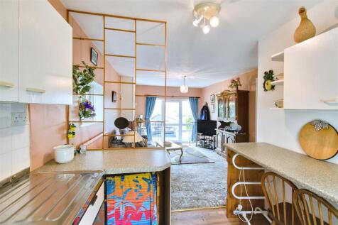 lounge/kitchen overflow