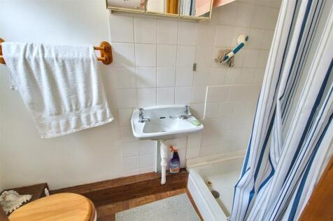 bedroom 4 en-suite