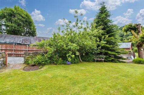 Rear Garden and entrance to outbuilding area