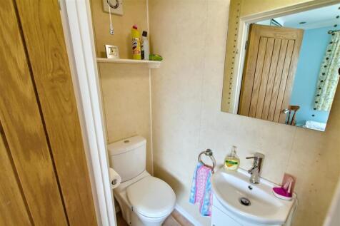 Bedroom 2 En-suite