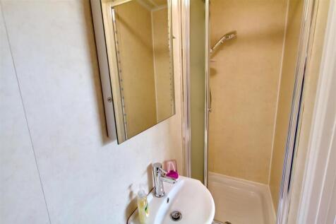 Bedroom 2 En-suite