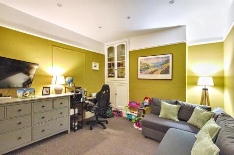 reception room/bedroom 4