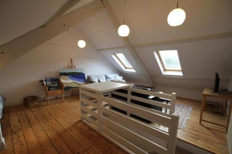 Attic Room / Bedroom 3