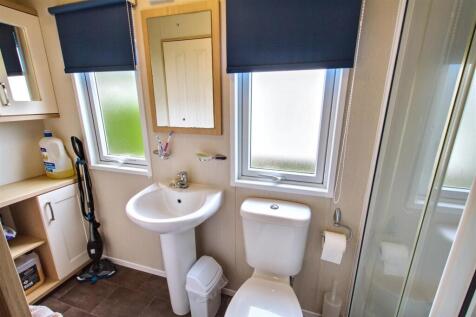 Jack &amp; Jill Shower Room