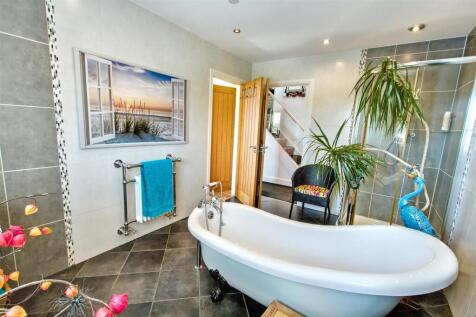 Jack &amp; Jill Bathroom