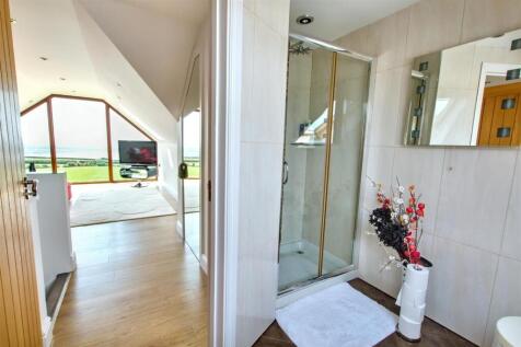 Second Floor En-Suite
