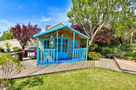 Summer House and Decked patio