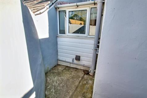 storage area to rear