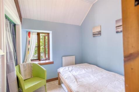 Cottage Bedroom 2